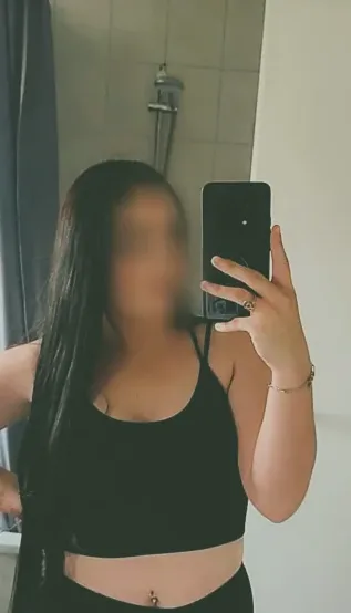 Anna, 28