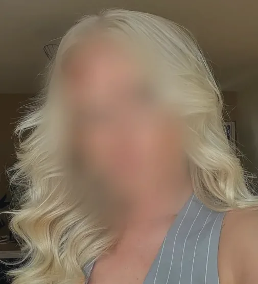 Bettina, 35