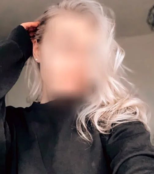 Clara, 24