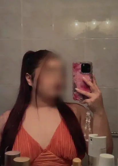 Claudia, 22