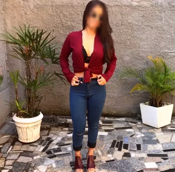 Daniela, 34