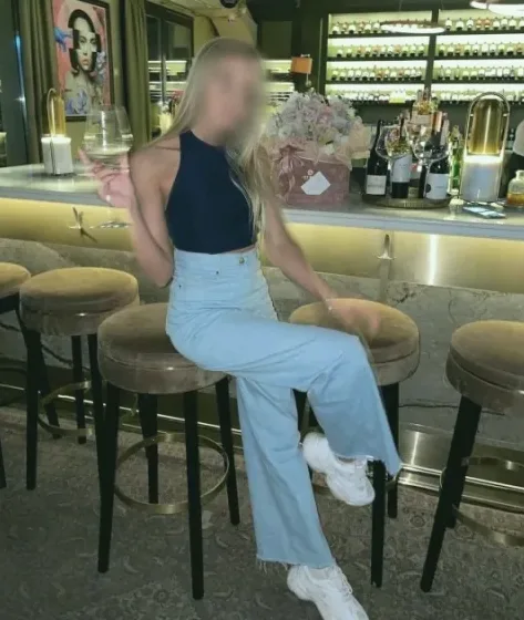 Elena, 34