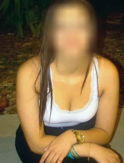 Elisabeth, 35