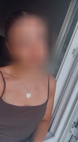 Emina, 25