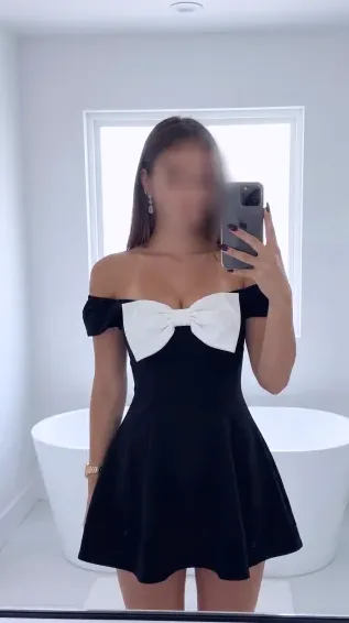 Jasmin, 28