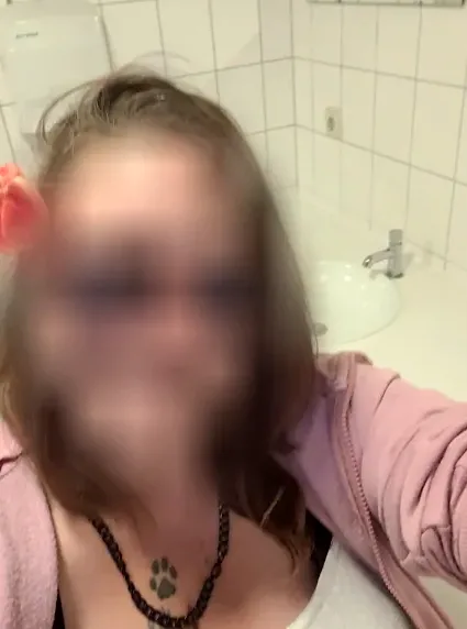 Katarina, 33