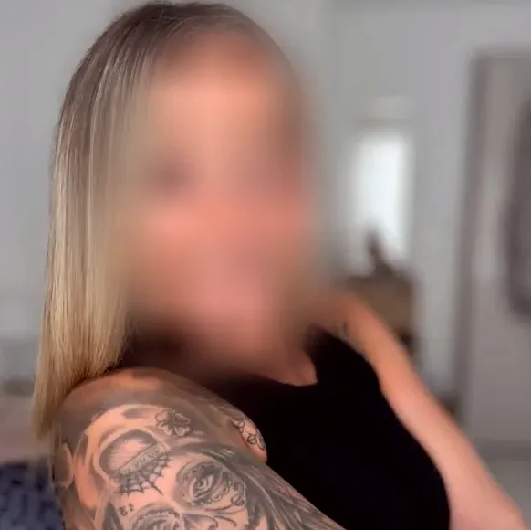 Lilly, 36