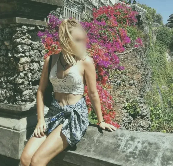 Melanie, 20