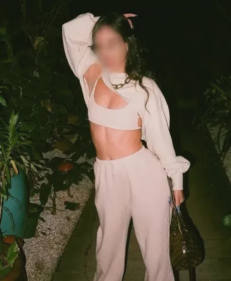 Sarah, 19