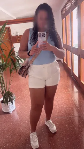 Simone, 33